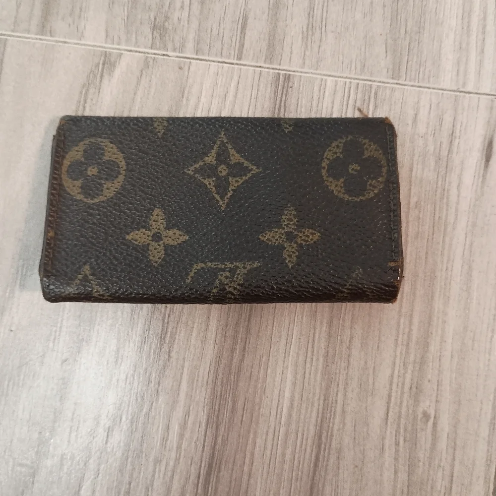 Authentic LOUIS VUITTON Monogram Multicles 4 Key Case